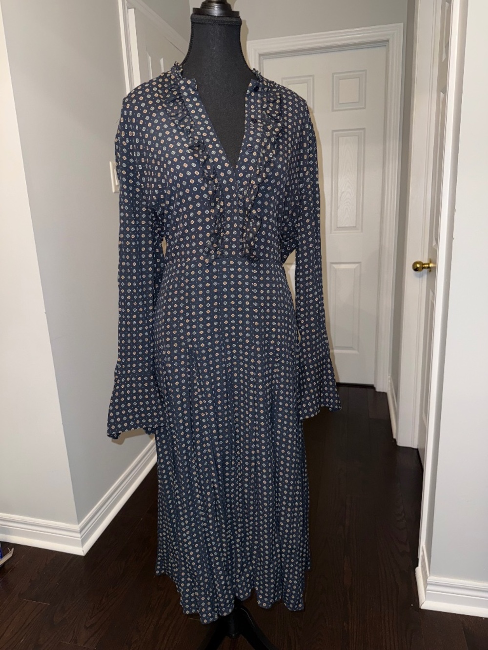 Massimo Dutti Navy Floral Ruffle Midi Dress Size 10 | Boho Long Sleeve